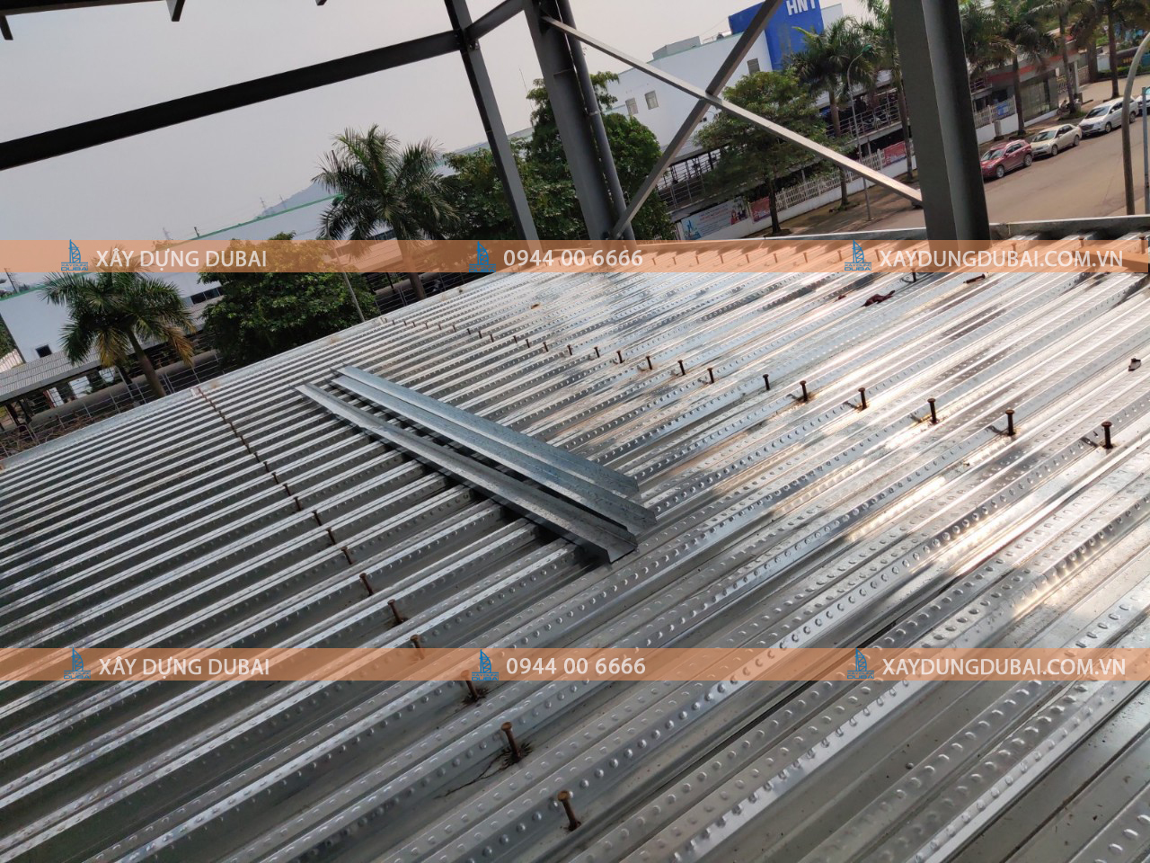 Ưu điểm và ứng dụng của sàn decking trong thi công nhà thép tiền chế 4 7