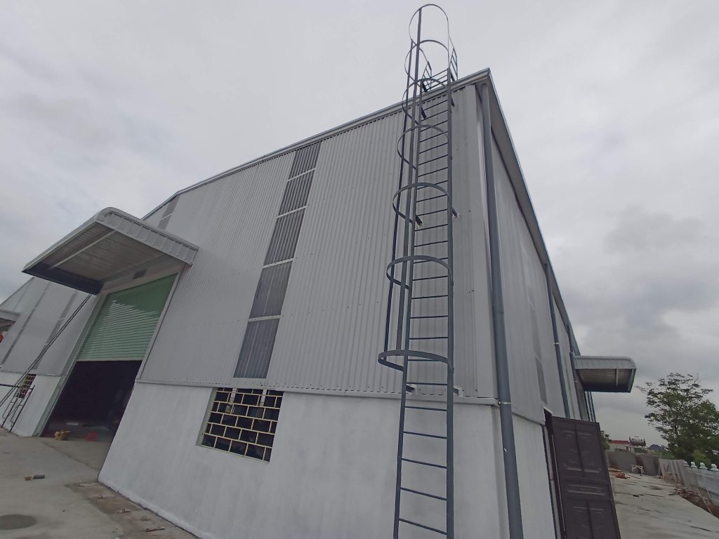 Thang thép lên mái là gì? 7 347598587 990564608974255 8474899013241687919 n